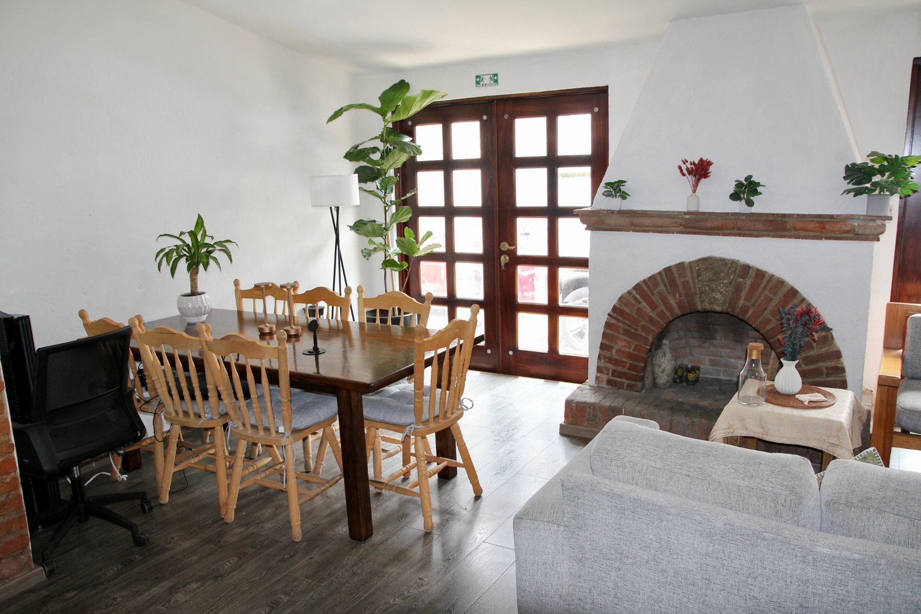 Sala y comedor de la casa en Rincón Colonial, Calacoaya